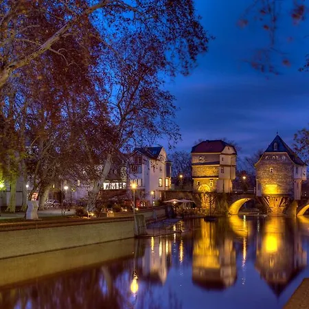 Neues Souterrain-apartment In Kurstadt 아파트 바트크로이즈나흐