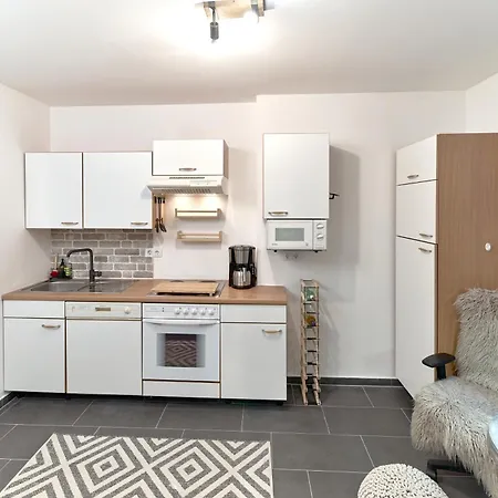 Neues Souterrain-apartment In Kurstadt Daire