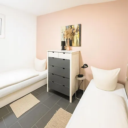 Daire Neues Souterrain-apartment In Kurstadt *