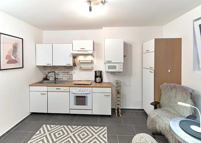 Neues Souterrain-apartment In Kurstadt Apartamento